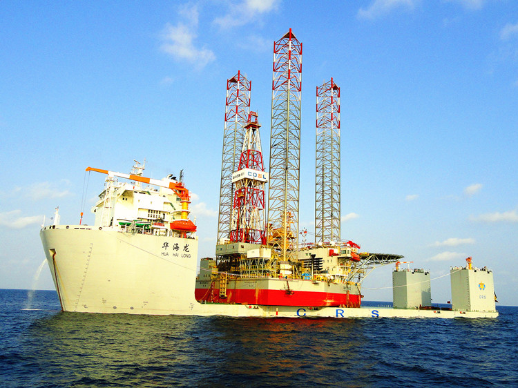 “华海龙”装载“海洋石油921”