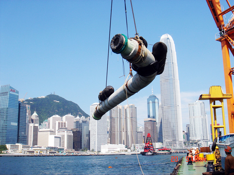 香港湾仔过海供水管安装工程