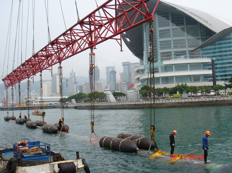 香港湾仔过海供水管安装工程