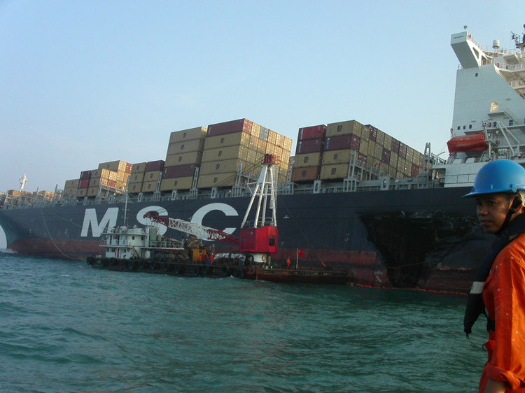 The oil spilling cleaning of “MSC ILONA”