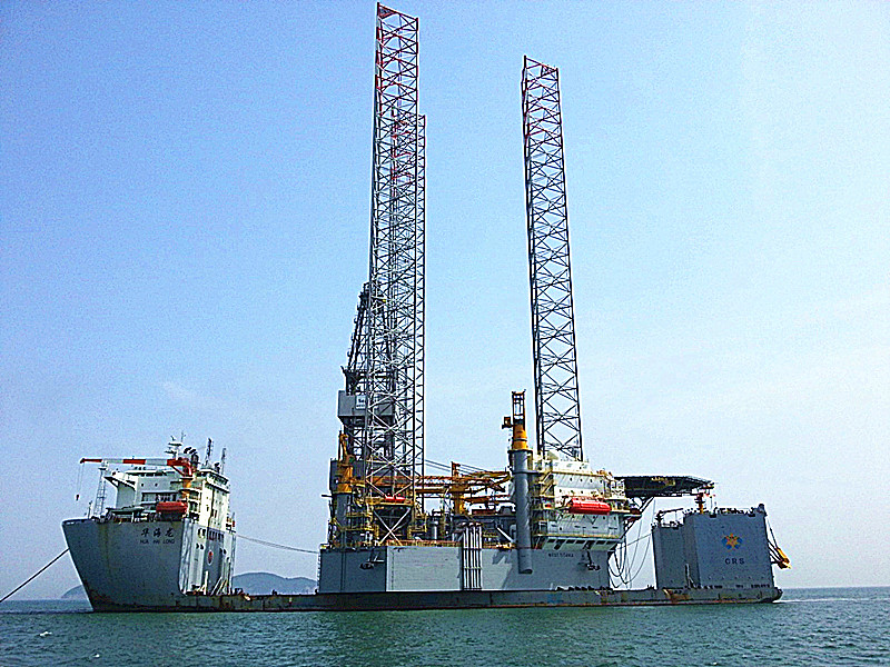 “华海龙”运输自升式平台“WEST TITANIA”