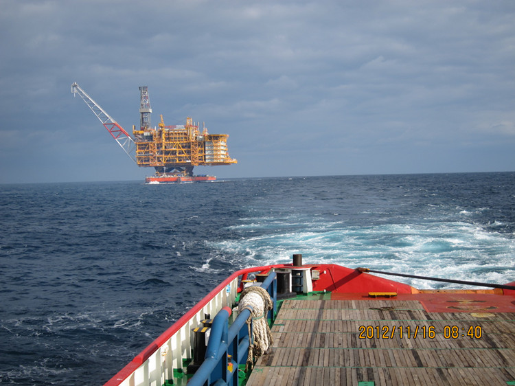 Towage of HYSY229, the biggest barge in Asia