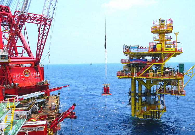 马来西亚石油平台安装项目